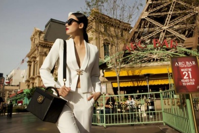 Thái Hà gợi cảm với áo vest không nội y tại thiên đường Las Vegas